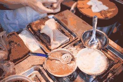 武汉：一碗热干面杀百鬼，一锅豆皮烫神仙