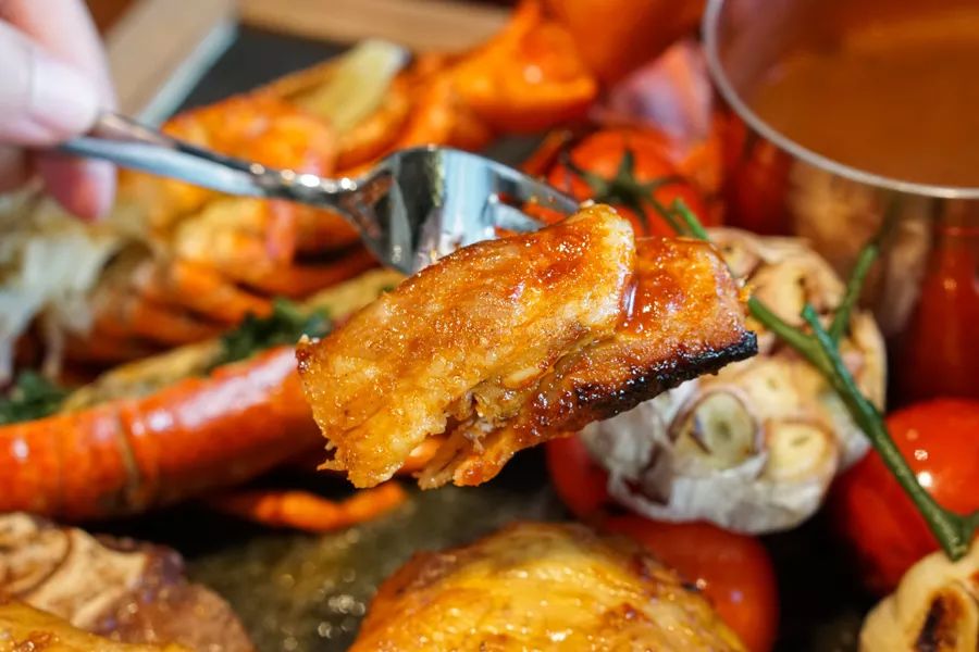 ¥299/2大1小——英迪格魔都第3家分号放大招！波龙鳕鱼和牛海陆饕餮狂欢！