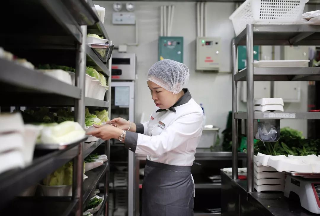 海底捞的蘸料,海底捞的女人们