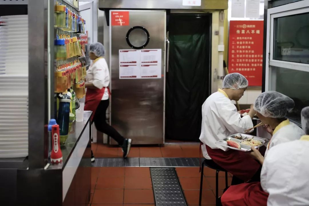 海底捞的蘸料,海底捞的女人们