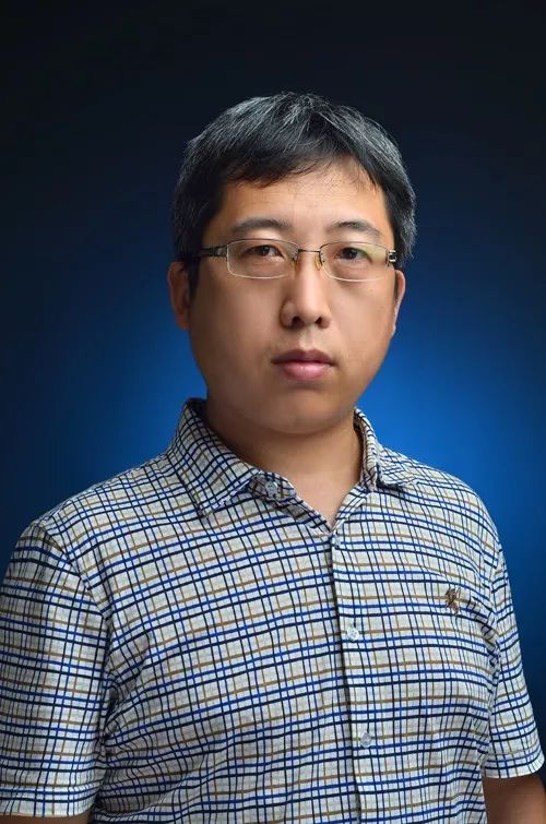 致医院的一封感谢信,一封给医护人员的感谢信