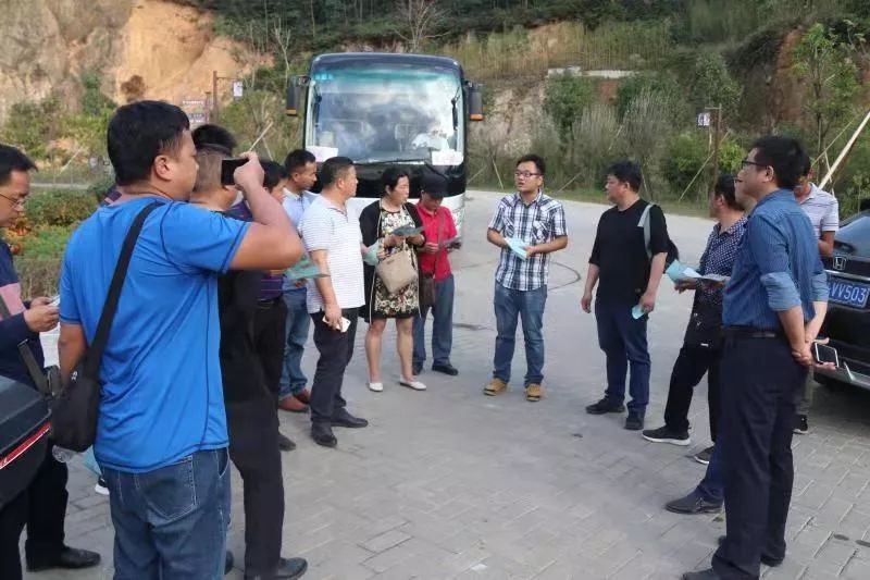 福贡县考察团来了，去了白蕉这些地方……