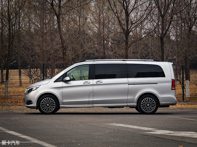 成都车展奔驰v260l尊贵加长版,爱卡汽车评分