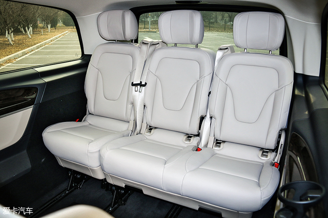 成都车展奔驰v260l尊贵加长版,爱卡汽车评分