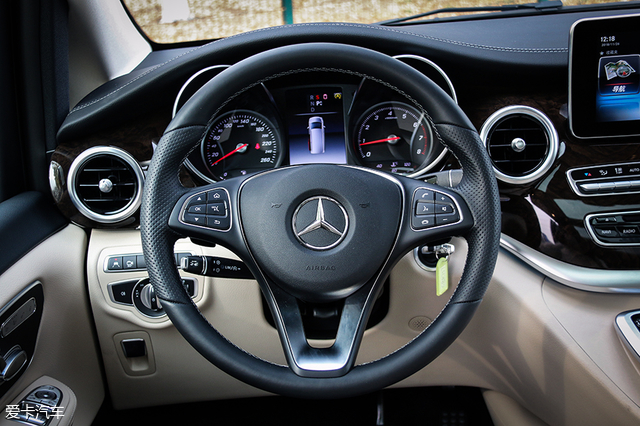 成都车展奔驰v260l尊贵加长版,爱卡汽车评分