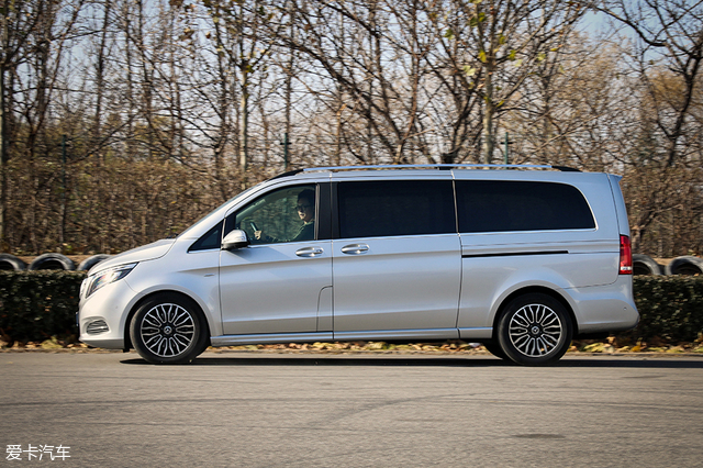 成都车展奔驰v260l尊贵加长版,爱卡汽车评分