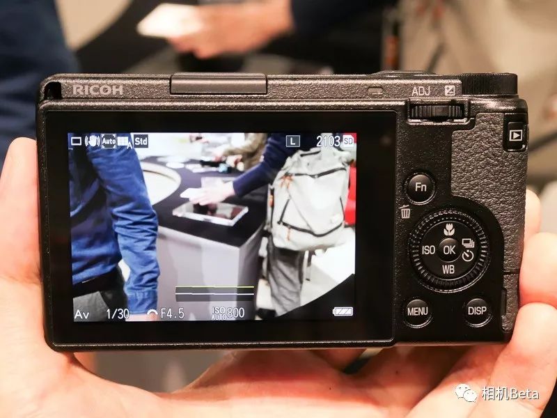 理光GRIII上手图，售价10万日元明年发布