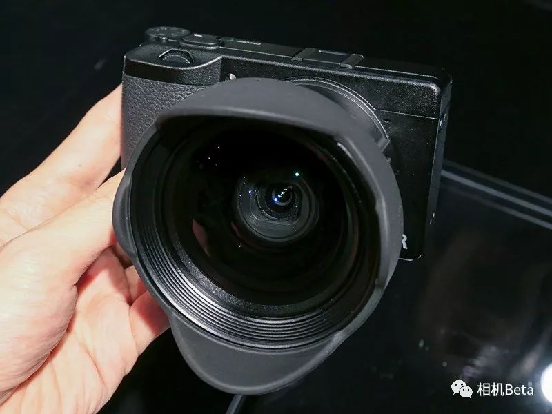 理光GRIII上手图，售价10万日元明年发布