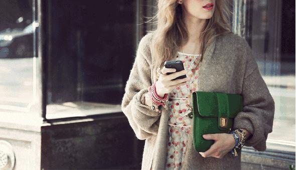 大衣不洗晒晒可以吗,大衣不用干洗两招自己搞定