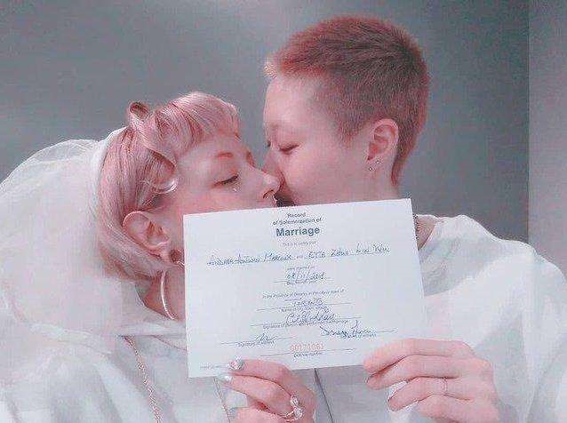 成龙抛弃小龙女后事业仍风生水起,成龙发英文版自传