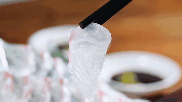 一男子吃月饼吃出寄生虫,诡异事件男人吃虫