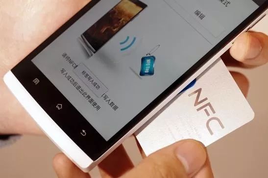 微笑兜抵金｜双十二我们拒绝吃土，你的微笑我们给你别样实惠！