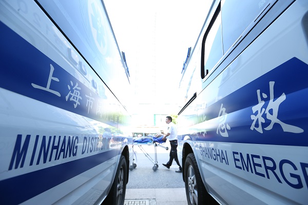 警车被贴罚单怎么处理,交警贴防火车的罚单