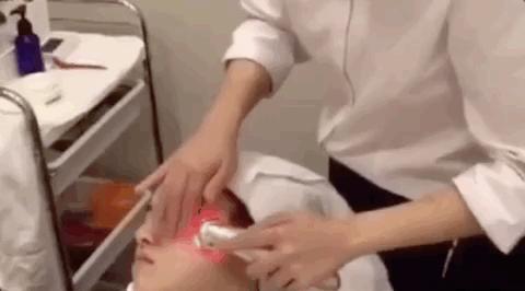 夏天被粉红色泡泡承包，嫁给爱情的女孩脸上都挂着糖霜