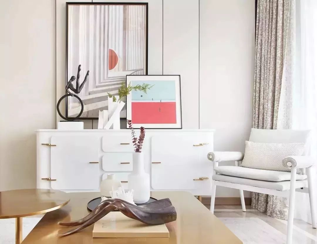 不打孔的挂画,不伤墙面的挂画方法