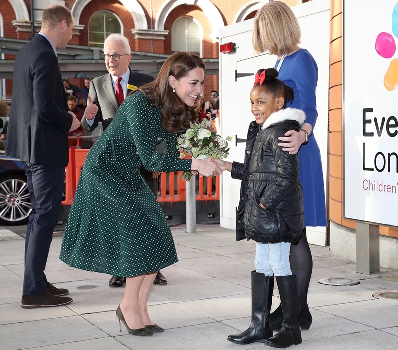 姊呮牴瀵瑰嚡鐗圭殑鐪嬫硶,姊呮牴绮変笣鎵硅瘎鍑壒