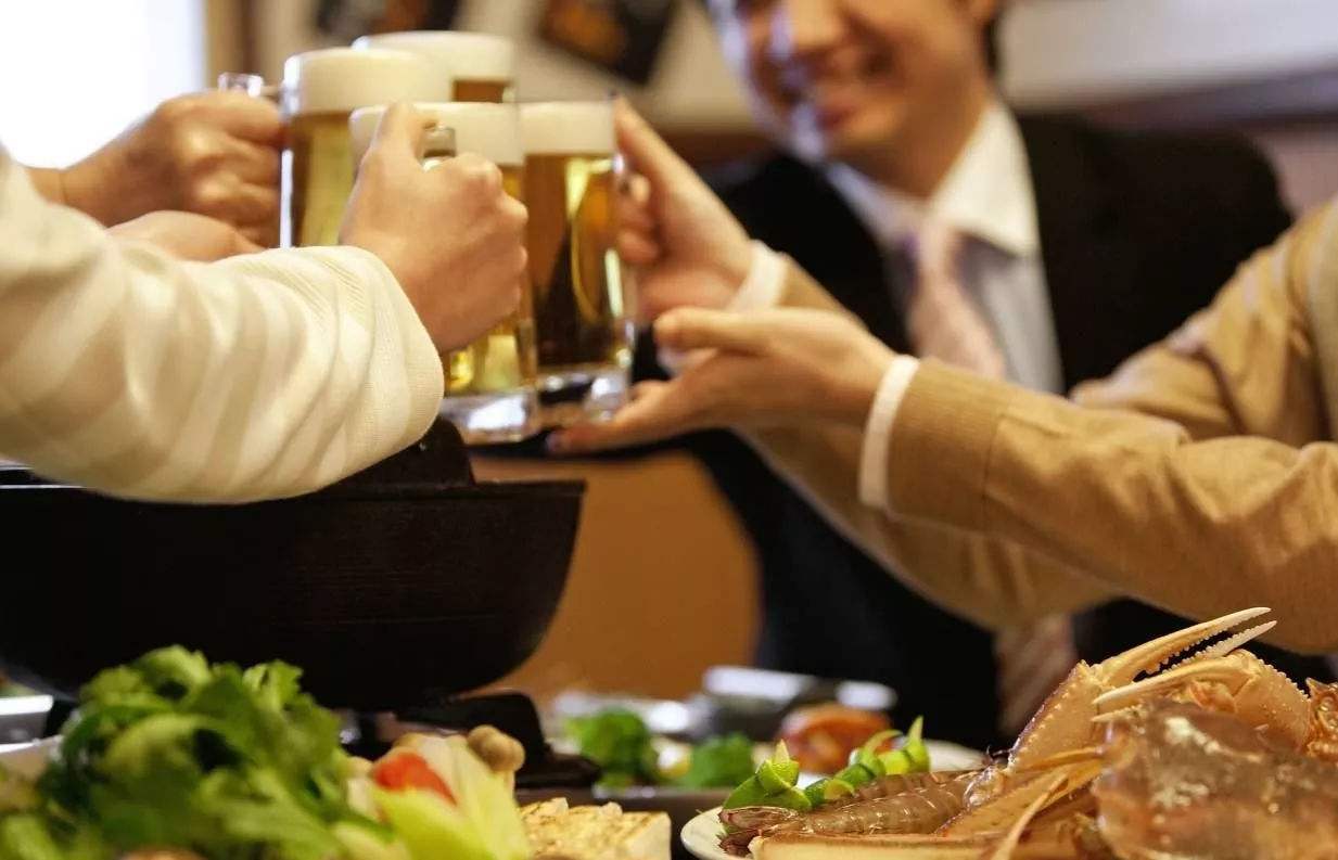 醉酒后好几天感觉无力反应慢,醉酒后为什么几天腿发软无力