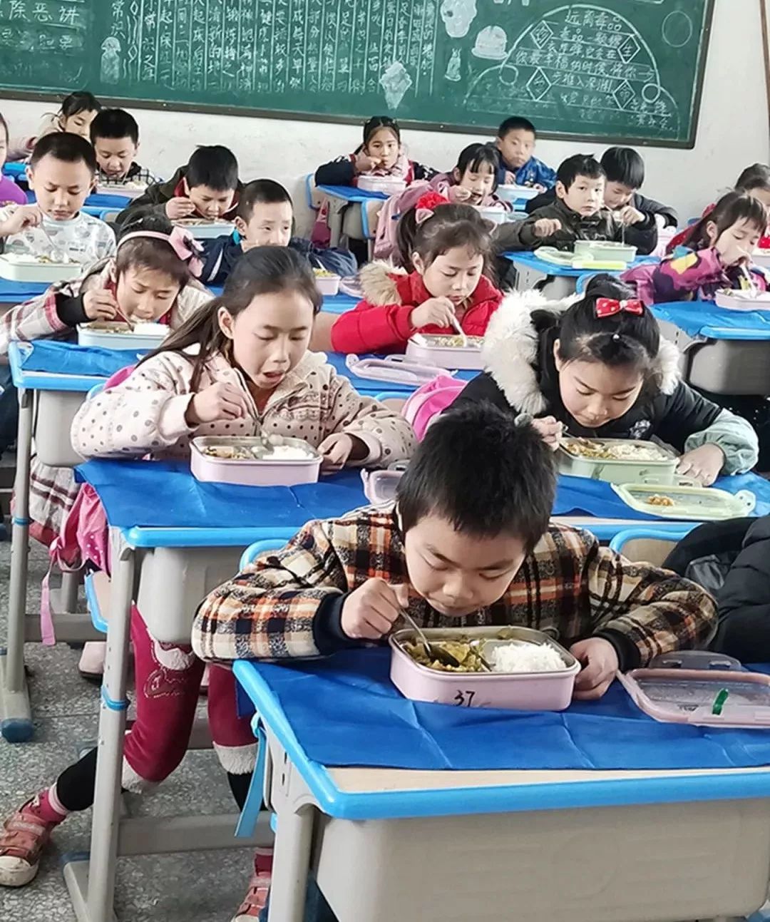 为了孩子吃上可口的饭菜,为了孩子吃到安全的饭菜