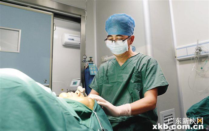 广州美容整形专家,查旭山医生