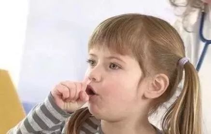 中医院护士救儿童,医者仁心医生救小孩