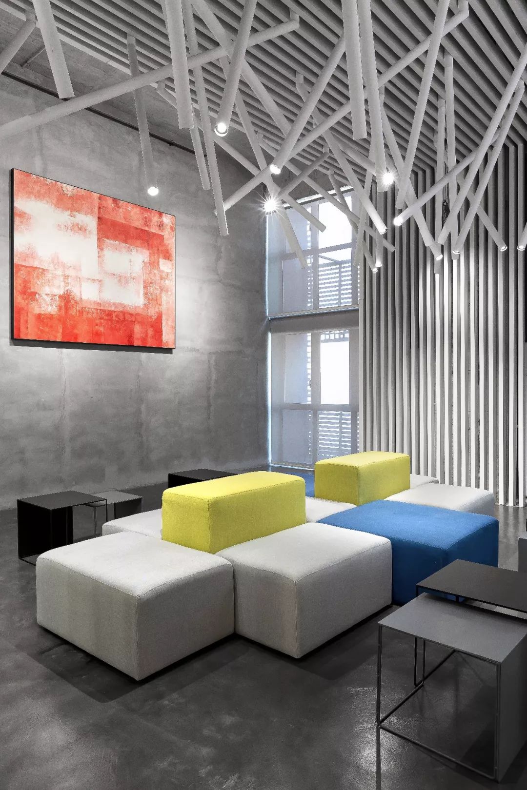 一个七彩青年创想空间，打碎了居住与工作间的壁垒