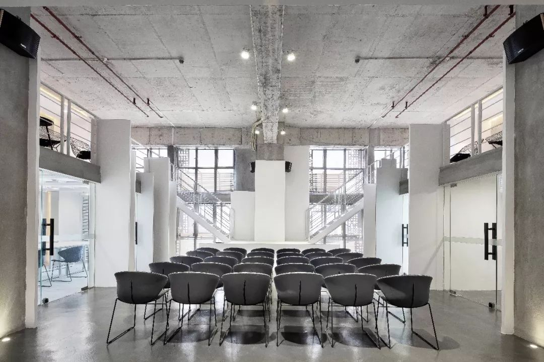 一个七彩青年创想空间，打碎了居住与工作间的壁垒