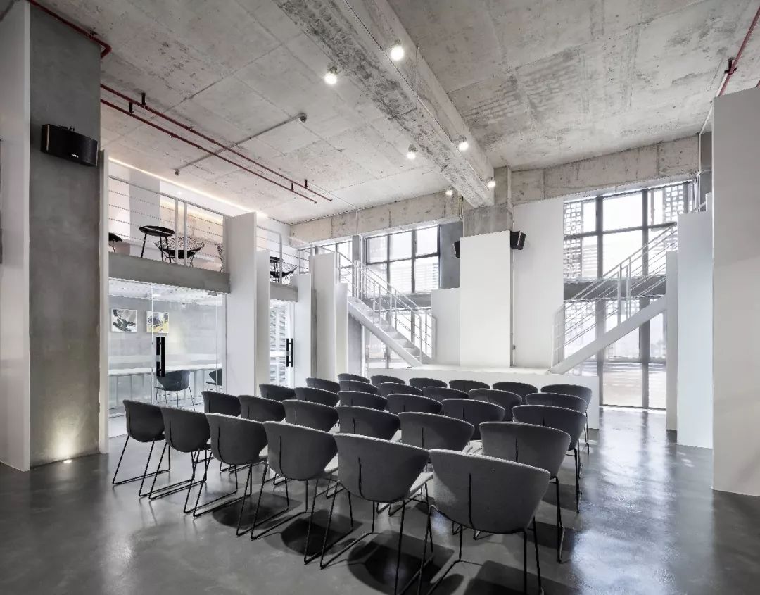 一个七彩青年创想空间，打碎了居住与工作间的壁垒