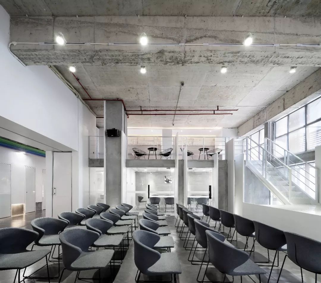 一个七彩青年创想空间，打碎了居住与工作间的壁垒