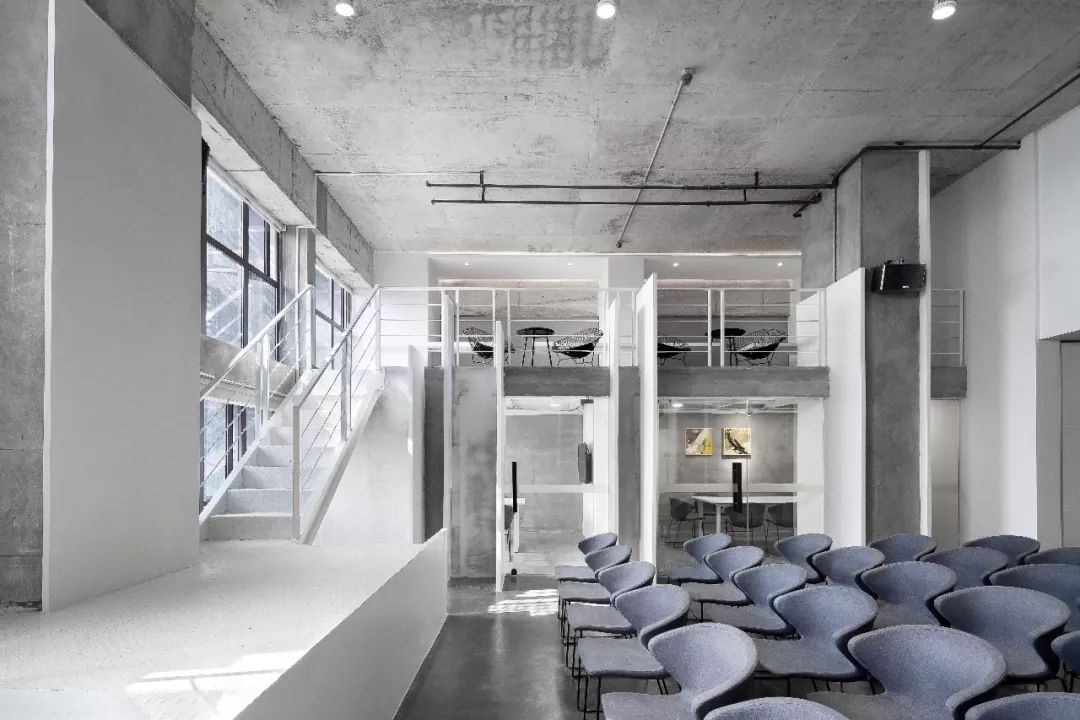 一个七彩青年创想空间，打碎了居住与工作间的壁垒