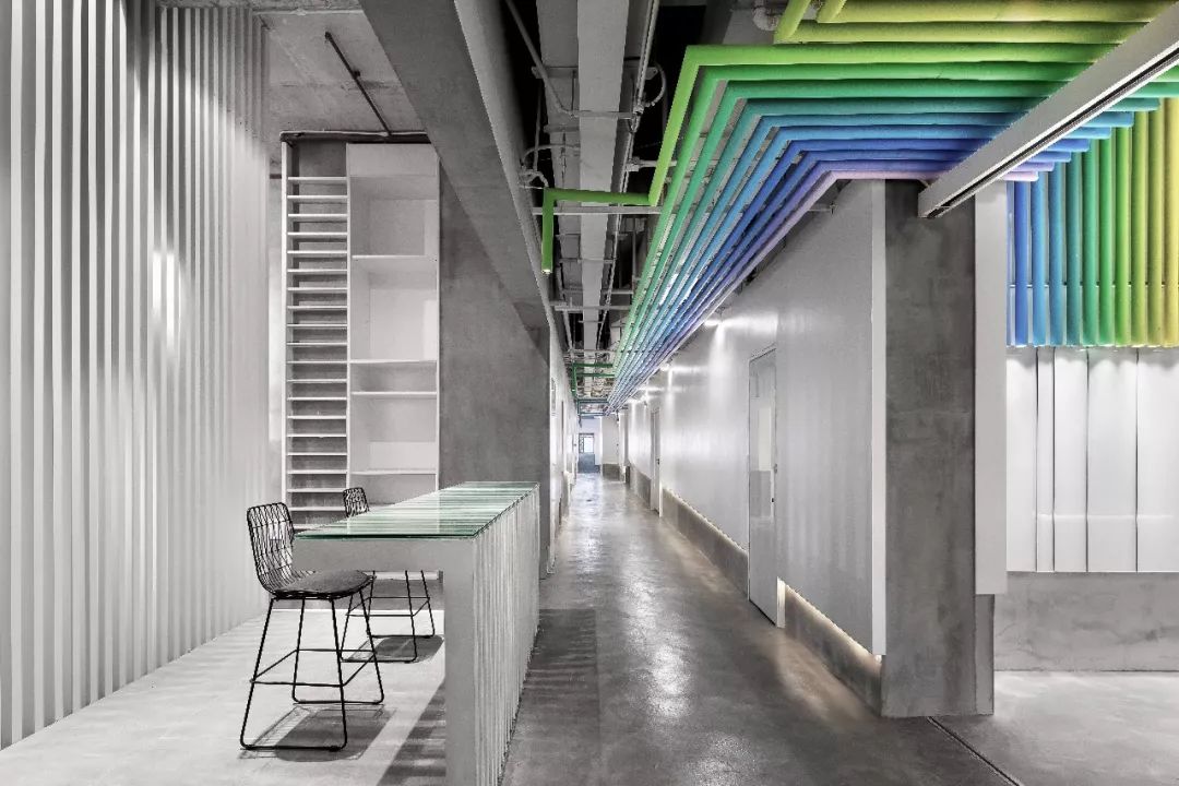 一个七彩青年创想空间，打碎了居住与工作间的壁垒