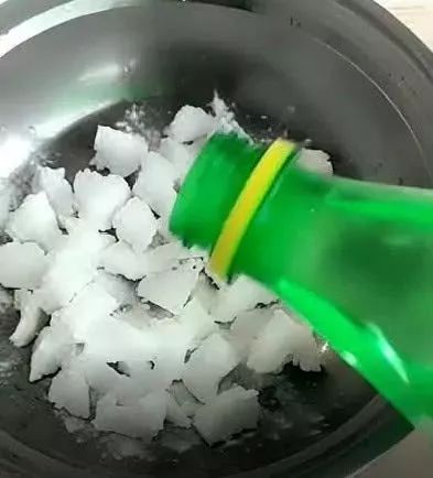 「生活百科」鞋子开胶了怎么办？普通胶水粘不牢固，这么做，比新买的还牢固