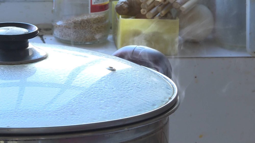 多功能电热锅的执行标准是什么,多功能电热锅使用过热怎么办