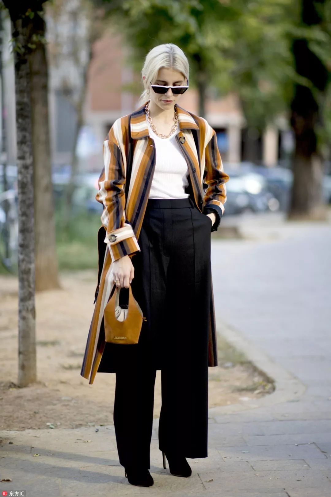 为什么棉服穿一段时间会变轻,一穿羽绒服就掉毛