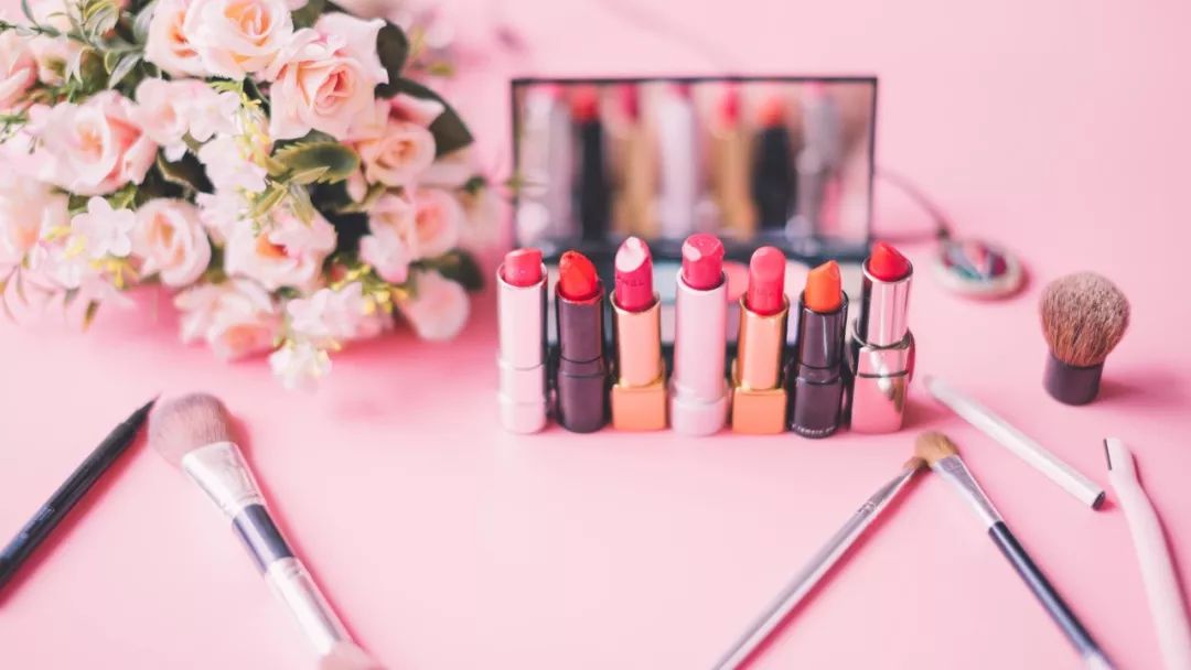 羽绒服上残留的洗衣粉渍怎么去除,羽绒服残留的洗衣粉怎么去除