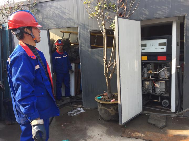 吓人！写着“工业白油”装的却是危化品石油醚