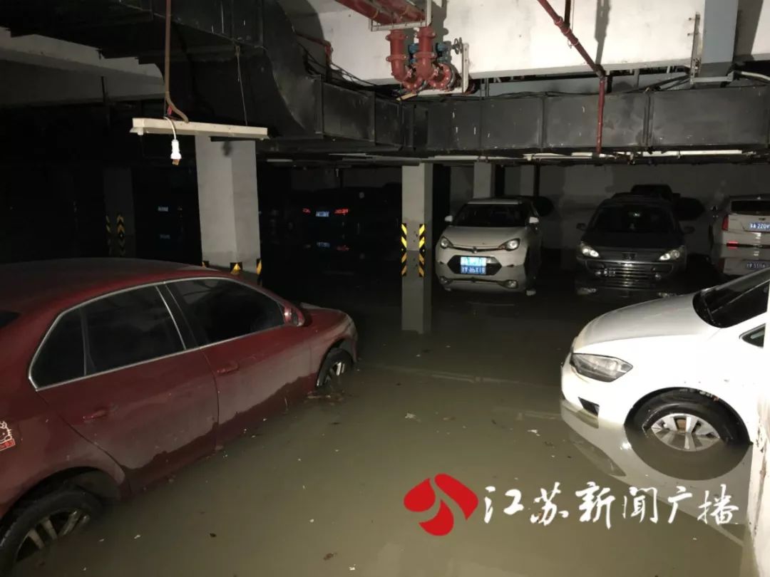 自来水公司水管爆裂导致房子被淹,自来水管道爆裂导致车被淹