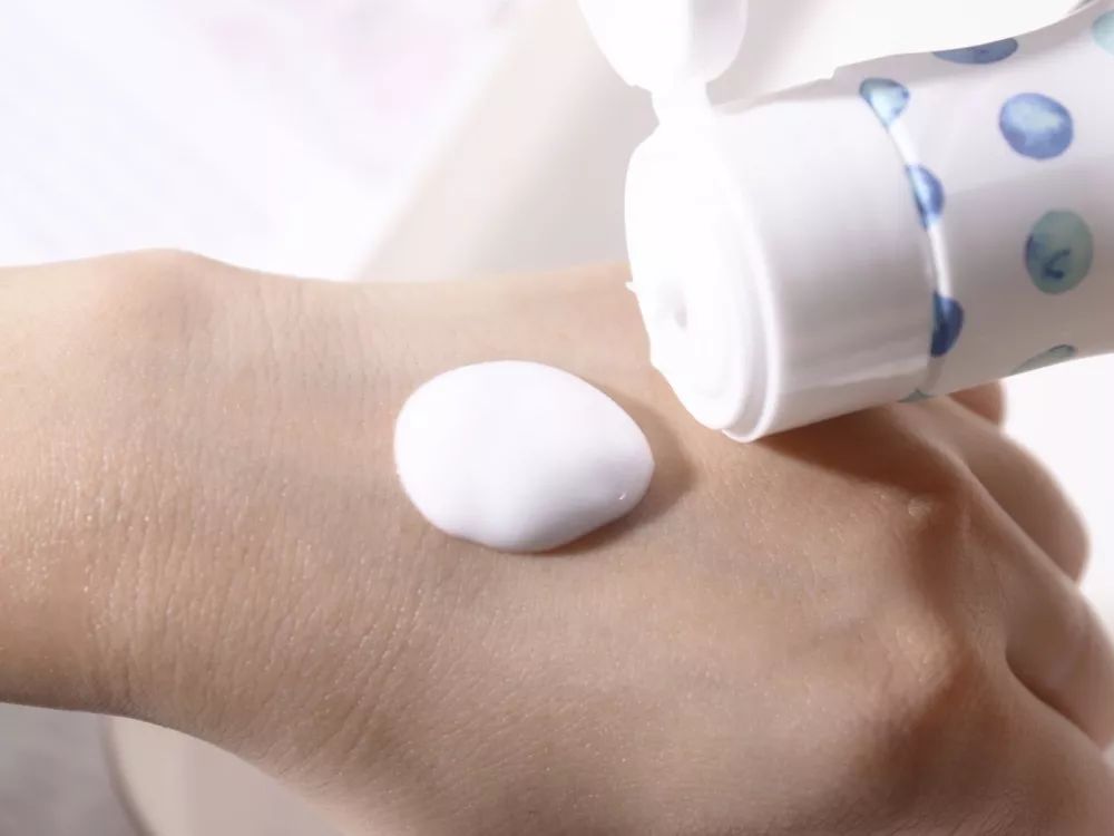 雷叔有货丨日本妹子用酸奶敷脸？效果竟然比敷100片面膜还好！