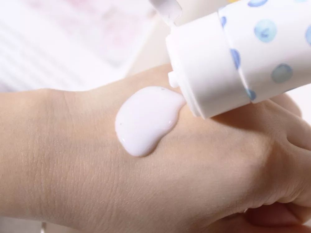 雷叔有货丨日本妹子用酸奶敷脸？效果竟然比敷100片面膜还好！