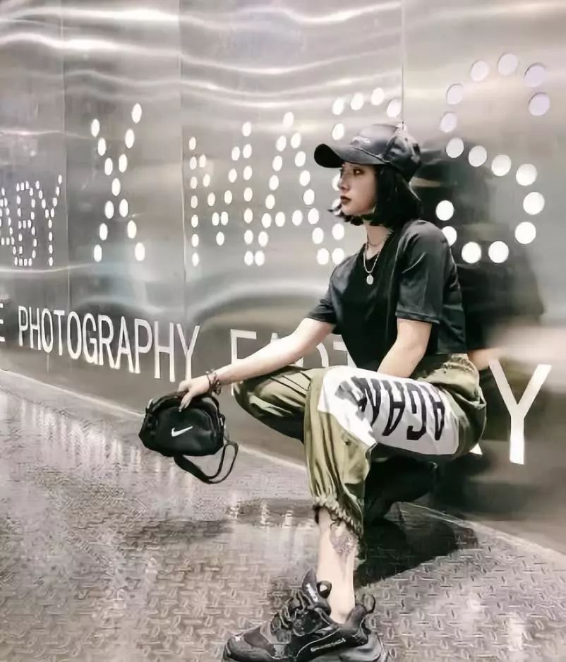 回家之后别无聊！“加绒卫衣+运动裤”看了就心动，图五专属冬天