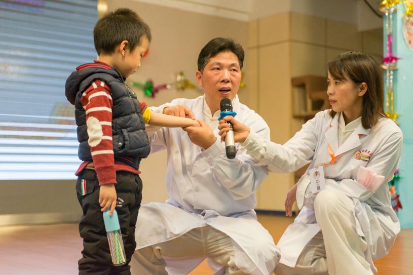 鑹鸿矾鑺姵鐩存挱,澶瀬鎺ㄦ嬁鍎跨