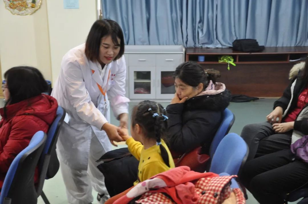 鑹鸿矾鑺姵鐩存挱,澶瀬鎺ㄦ嬁鍎跨