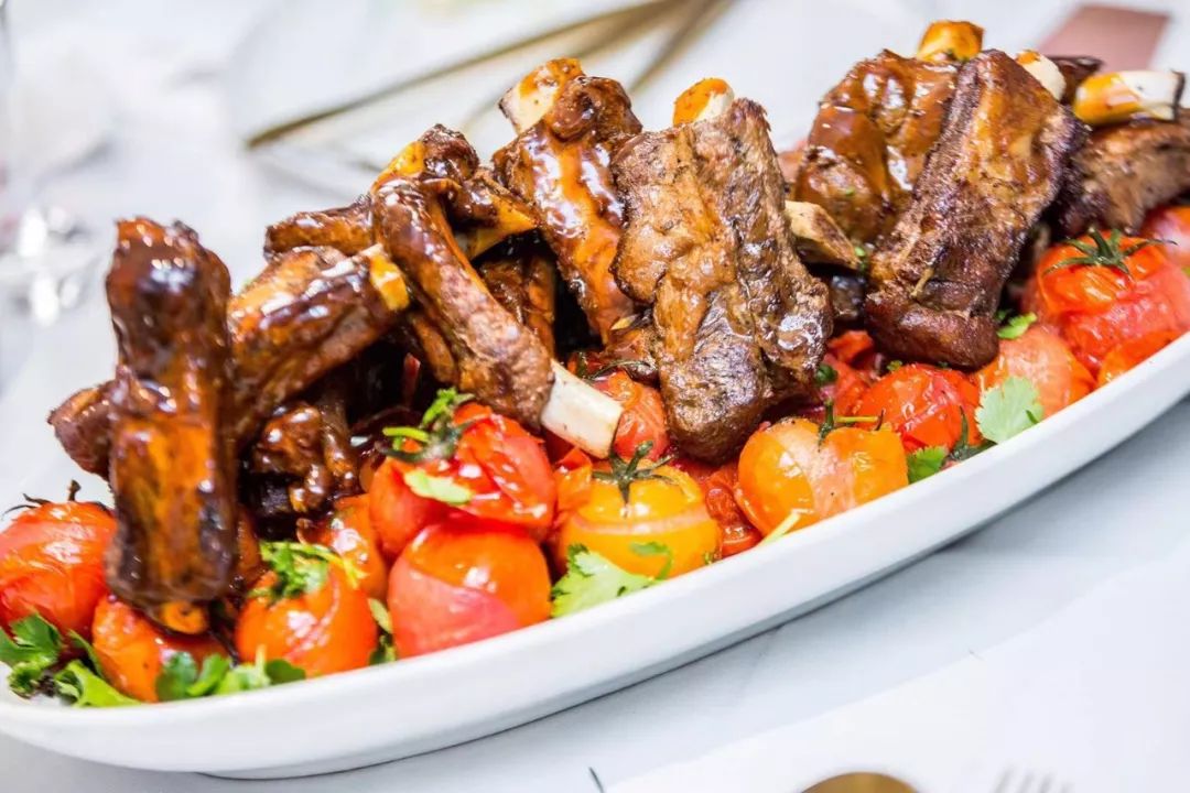 澳洲这杯暖冬的美酒里，可以闻到桉树叶的夏天味道