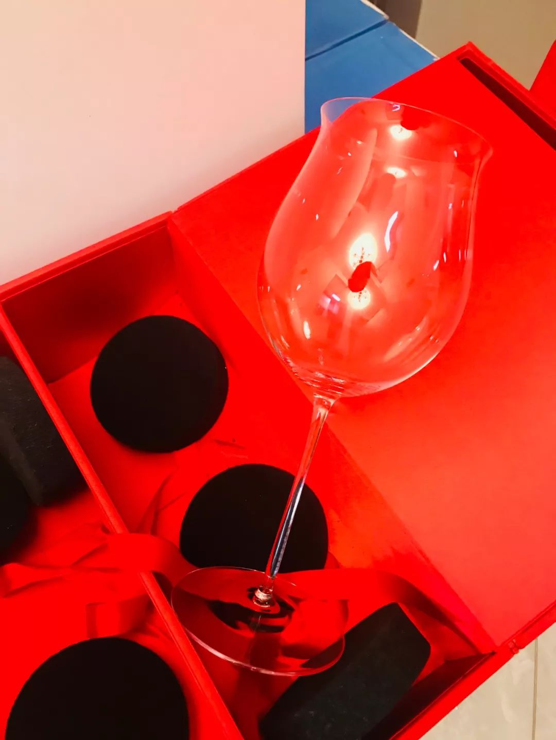 澳洲这杯暖冬的美酒里，可以闻到桉树叶的夏天味道