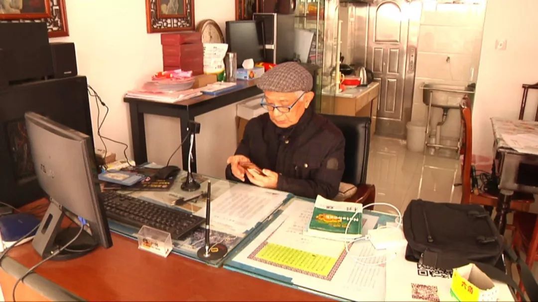 七旬老人竟然是“微信达人”，他的朋友圈很赞……