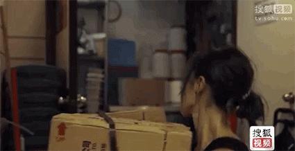 最美搬运工一夜爆红,香港最美搬运工朱芊佩与谭咏麟