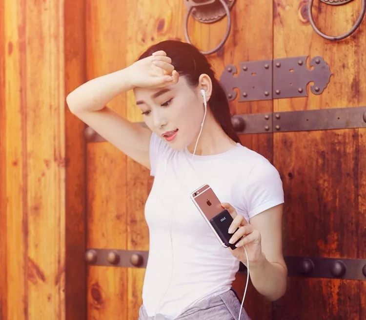 一插就来电，超薄体验简直不要太爽！