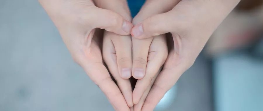 8岁女童惨遭家暴：他们，不配做父母