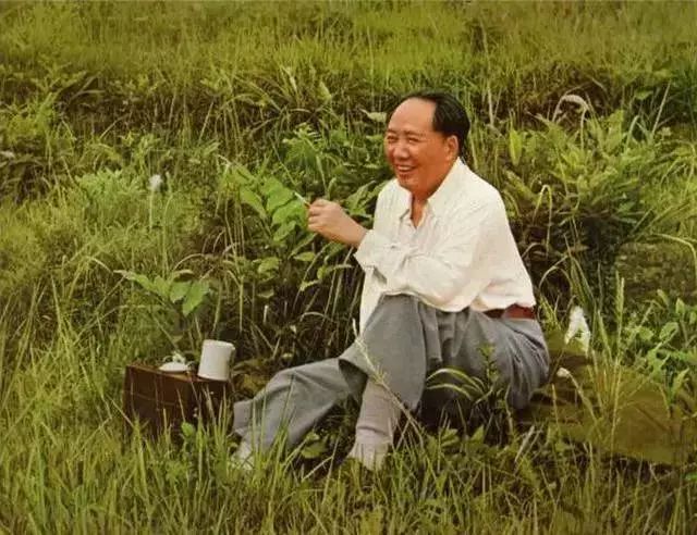 今天，毛主席诞辰126周年，铭记！