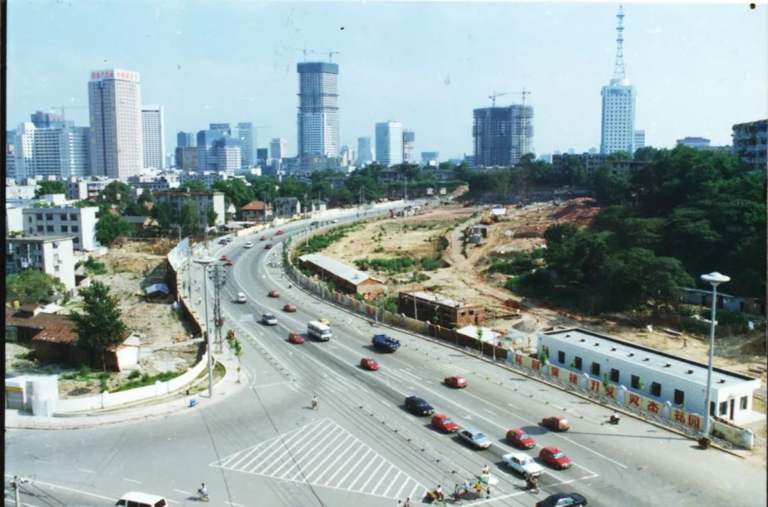 改革开放40周年图片展进行巡展,改革开放40周年南京图片展现场