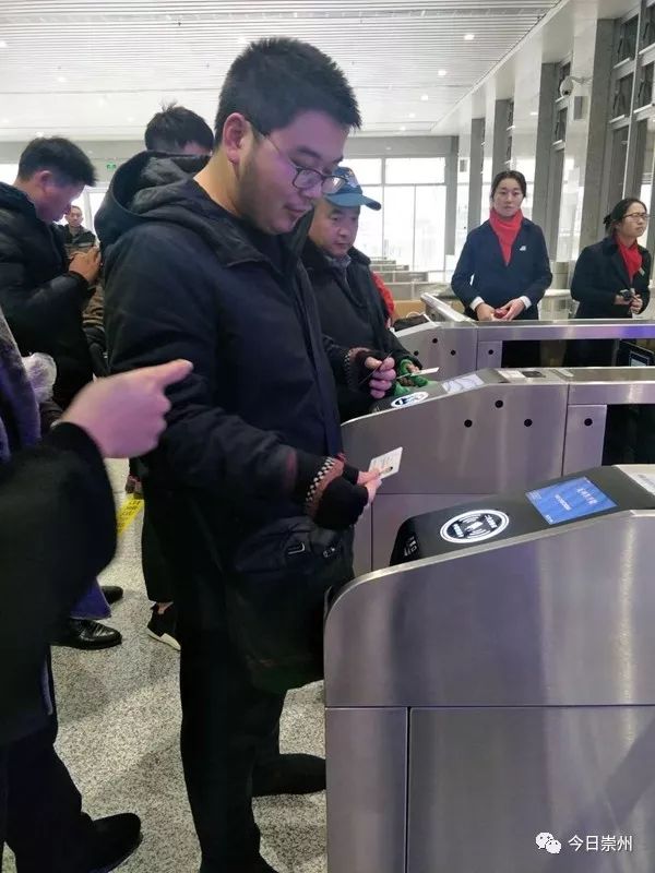 坐着快铁超成都巴适！